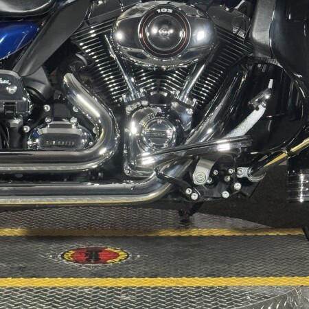  2010 Electra Glide® Ultra Limited thumb 2