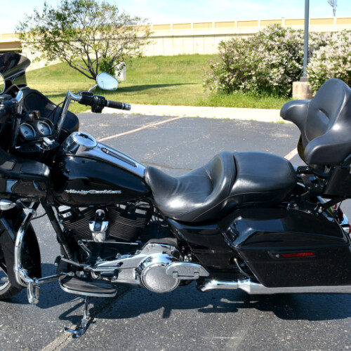 2017 Harley-Davidson® Road Glide® thumb 2