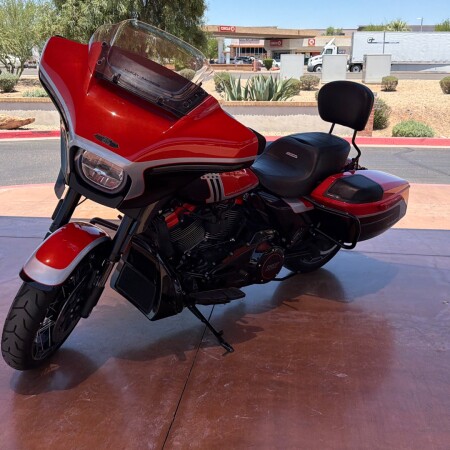 FLHXSE 2024 CVO™ Street Glide® thumb 3