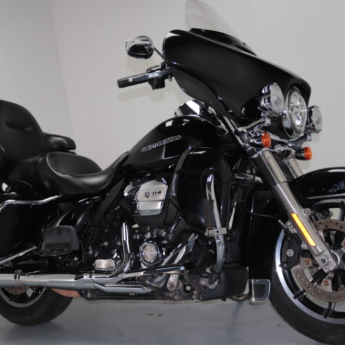 2019 Harley-Davidson® Ultra Limited Vivid Black thumb 2