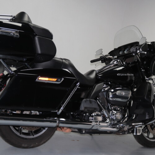 2019 Harley-Davidson® Ultra Limited Vivid Black thumb 3