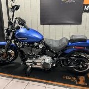 2026 Harley-Davidson® Street Bob® Aurora Blue Denim Chrome Laced Wheels thumb 3