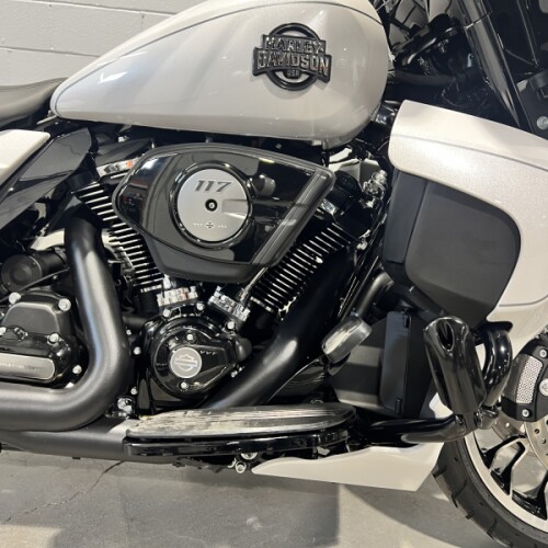 2026 Harley-Davidson® Street Glide Limited White Onyx Pearl FLHXL thumb 0