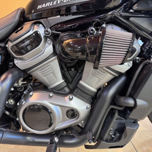 2022 Harley-Davidson® Nightster™ Vivid Black thumb 2