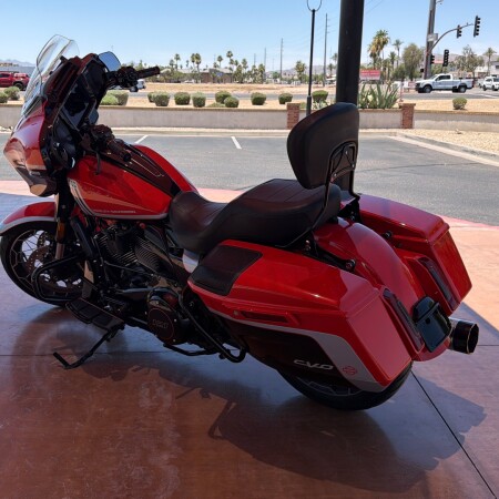 FLHXSE 2024 CVO™ Street Glide® thumb 1