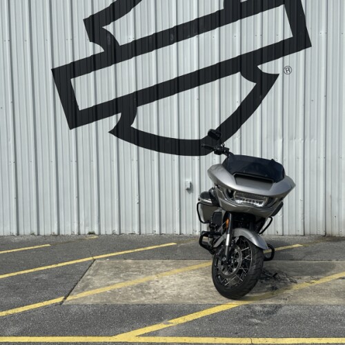 2023 Harley-Davidson® CVO™ Road Glide® Dark Platinum w/Pinstripe thumb 3