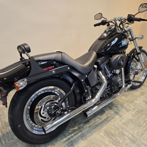 2005 Harley-Davidson® Night Train® Vivid Black FXSTBI thumb 3