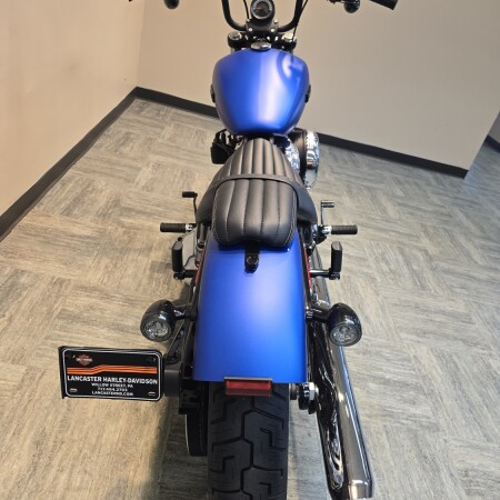 2026 Harley-Davidson® Street Bob® Aurora Blue Denim Chrome Laced Wheels FXBB thumb 2