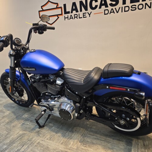 2026 Harley-Davidson® Street Bob® Aurora Blue Denim Chrome Laced Wheels FXBB thumb 0