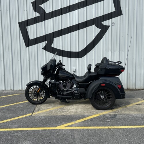 2025 Harley-Davidson® Tri Glide® Ultra Vivid Black thumb 2