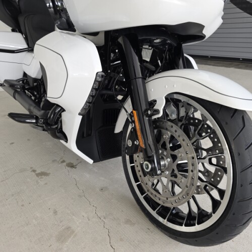 2026 Harley-Davidson® Road Glide Limited White Onyx Pearl Black Trim thumb 1