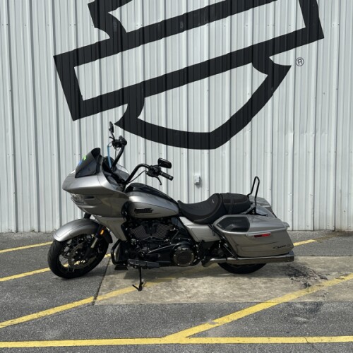 2023 Harley-Davidson® CVO™ Road Glide® Dark Platinum w/Pinstripe thumb 2