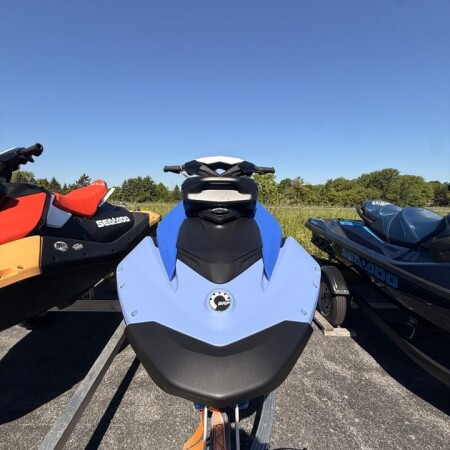 2026 SEA-DOO SPARK 90 AUD IBR IN DAZZLING BLUE & VAPOR BLUE thumb 3