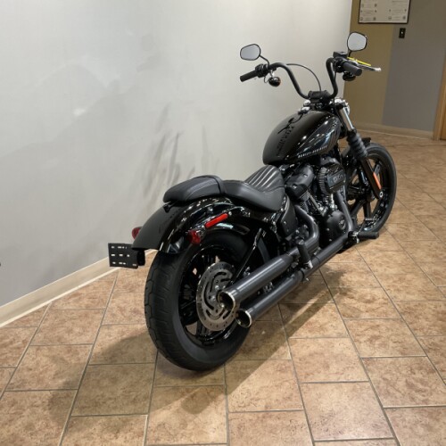 2024 Harley-Davidson® FXBBS Street Bob® 114 Vivid Black thumb 1