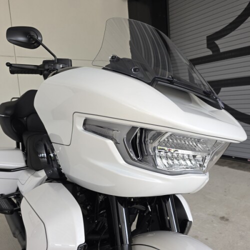 2026 Harley-Davidson® Road Glide Limited White Onyx Pearl Black Trim thumb 2