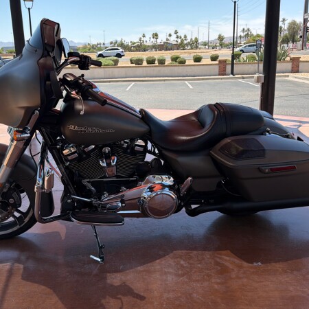 FLHX 2018 Street Glide® thumb 2