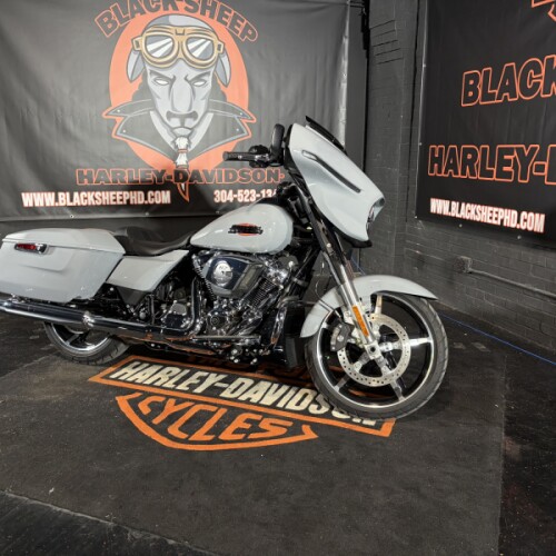 2026 Harley-Davidson® Street Glide® FLHX thumb 2