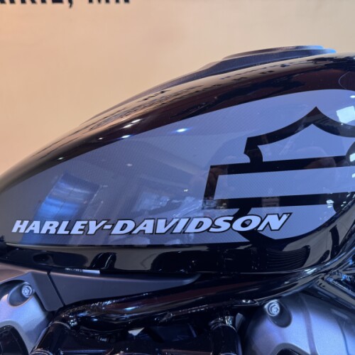 2022 Harley-Davidson® Nightster™ Vivid Black thumb 3