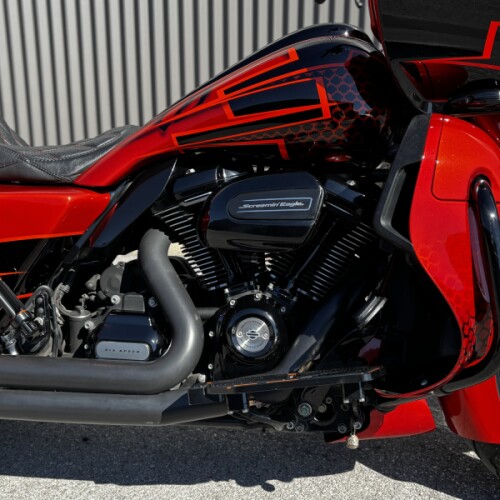 2020 Harley-Davidson® Road Glide® Limited – Black Option Custom thumb 3