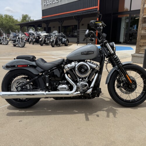 2026 Harley-Davidson® Street Bob® Dark Billiard Gray Chrome Laced Wheels thumb 0