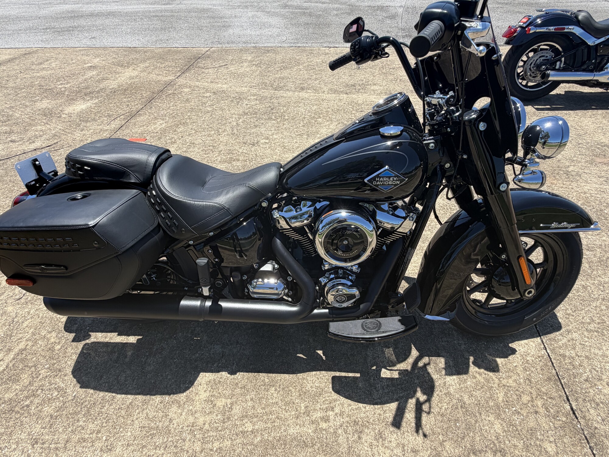 2026 Harley-Davidson® Heritage Classic® VIVID BLACK/BLK TRIM