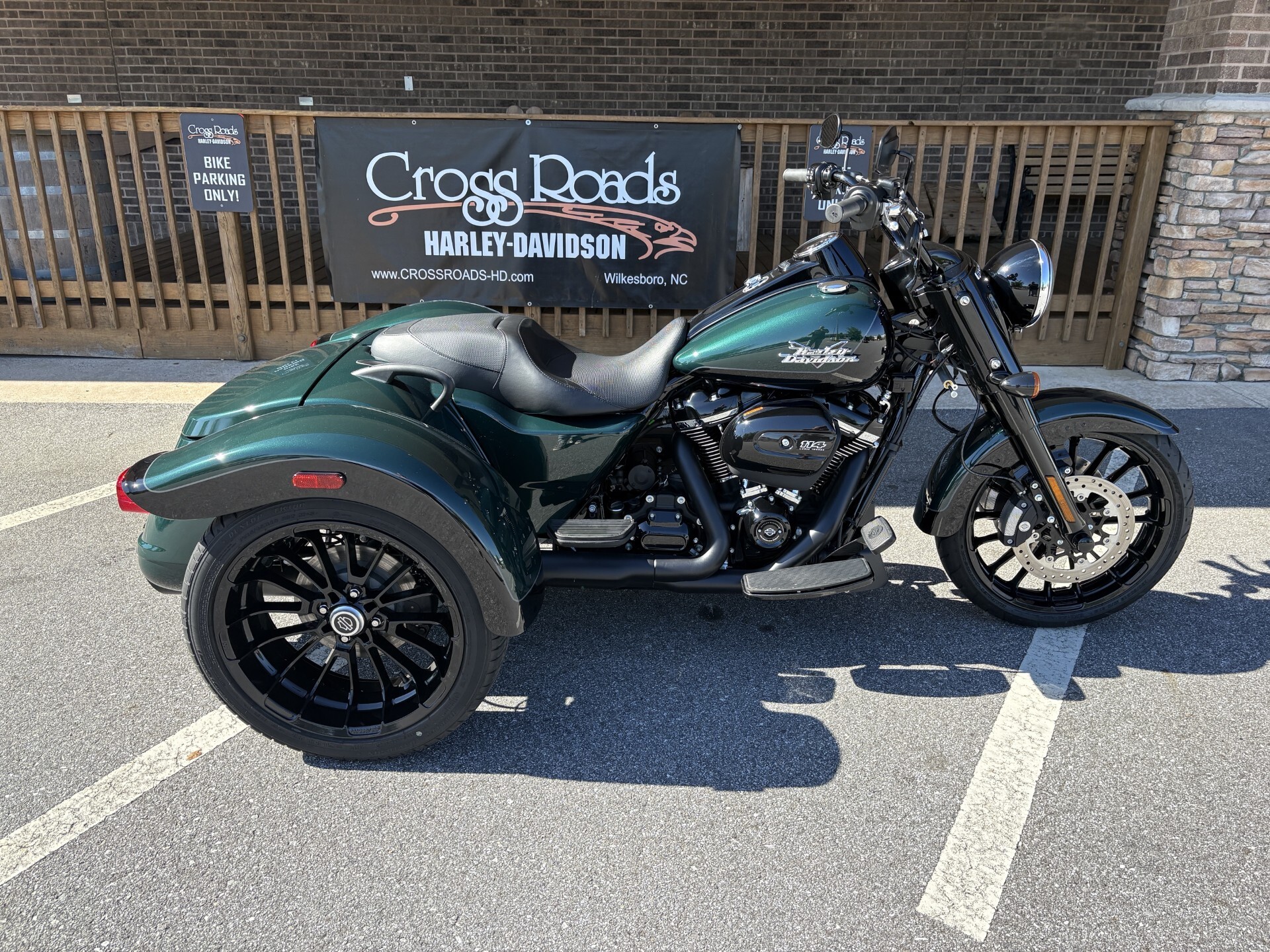 2024 Harley-Davidson® Freewheeler® Alpine Green / Vivid Black