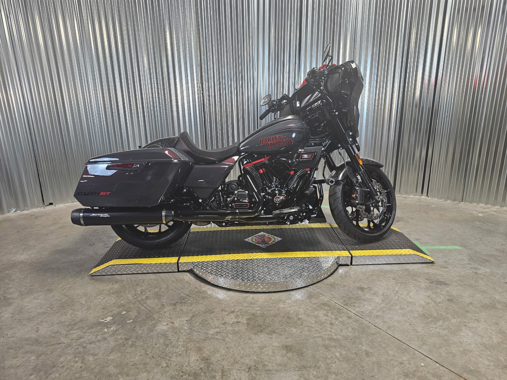 2026 Harley-Davidson® CVO Street Glide ST Inferno Gray