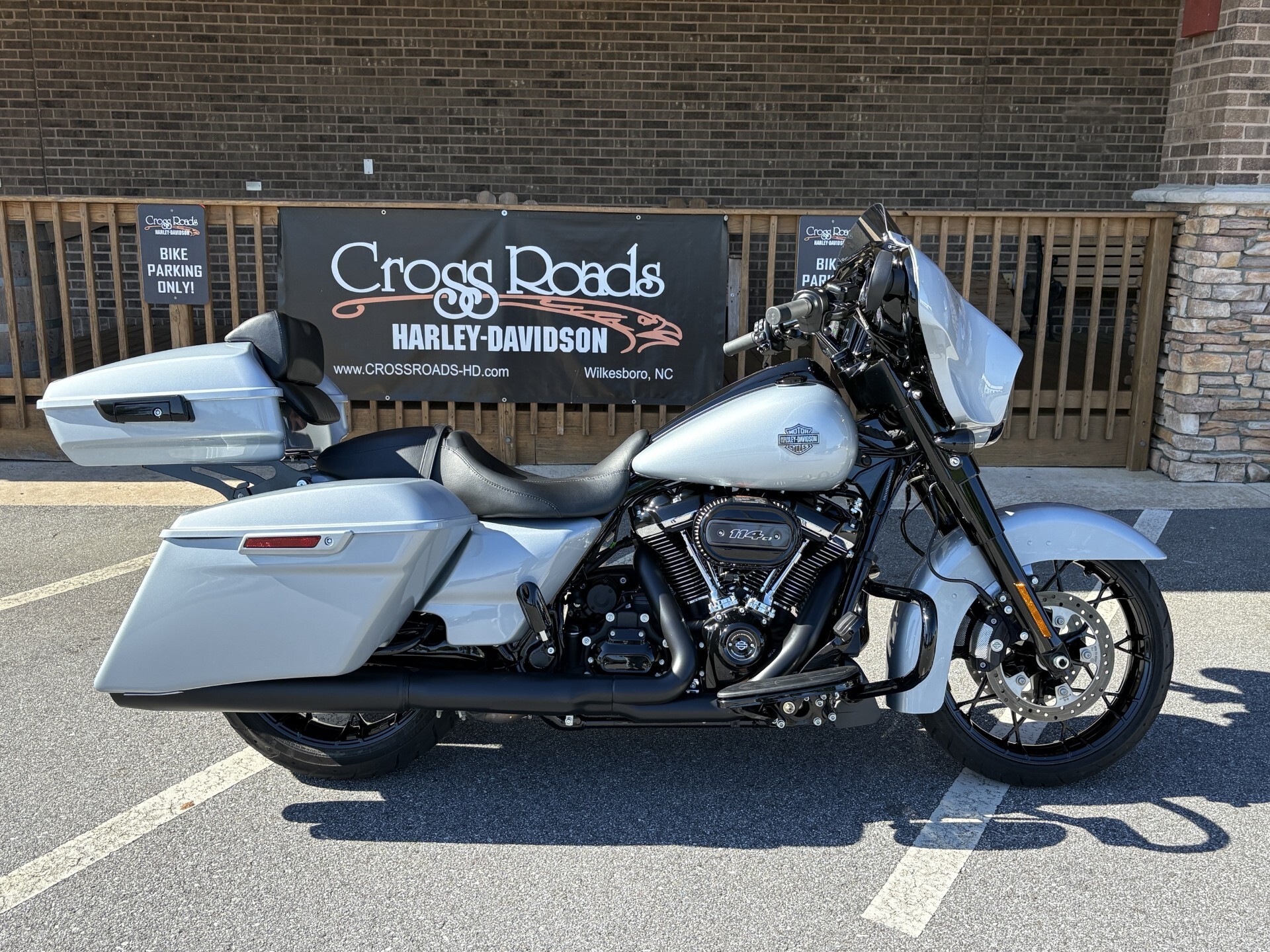 2023 Street Glide Special Atlas Silver Black trim