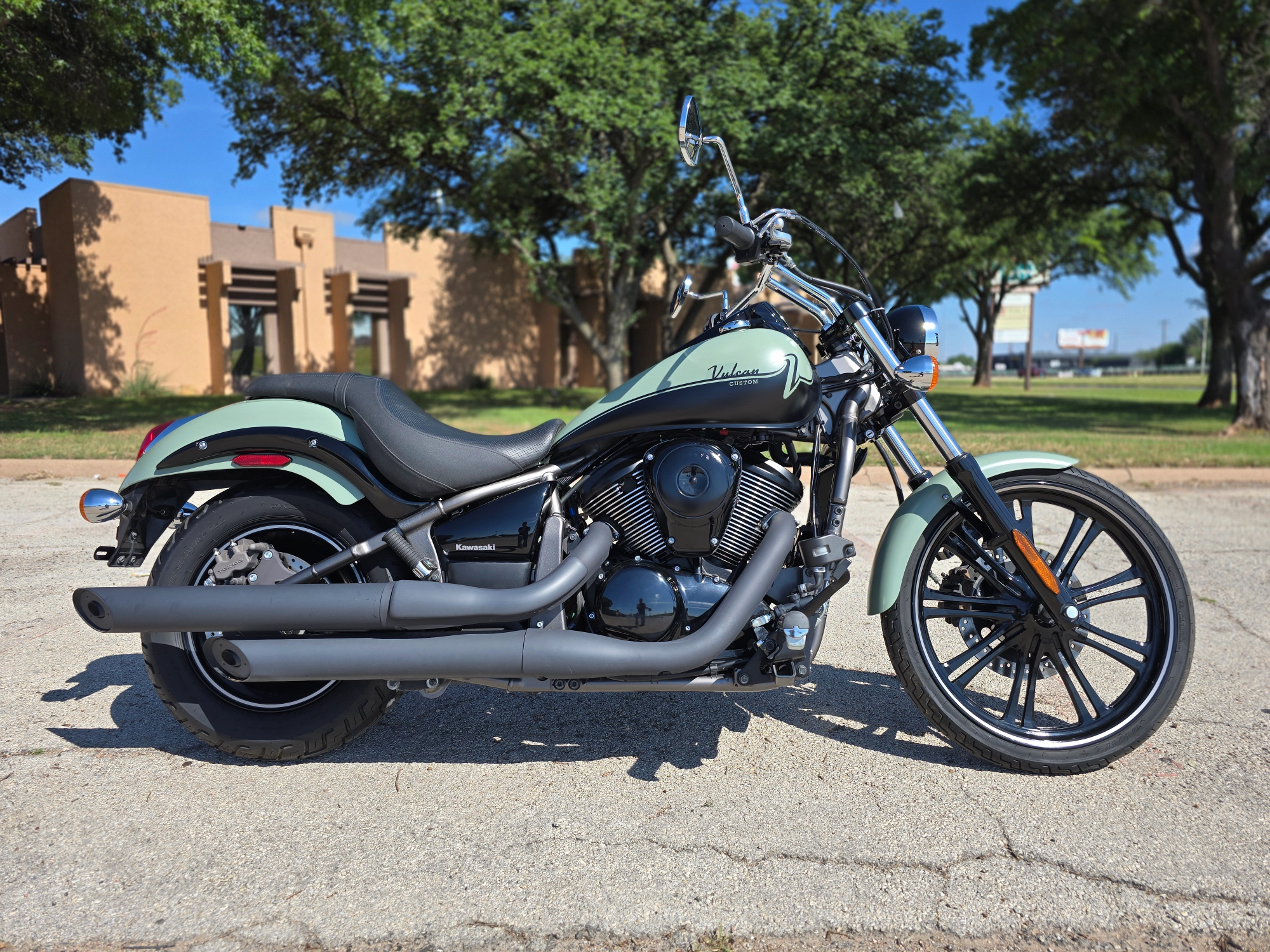 2023 Kawasaki Vulcan® 900 Custom