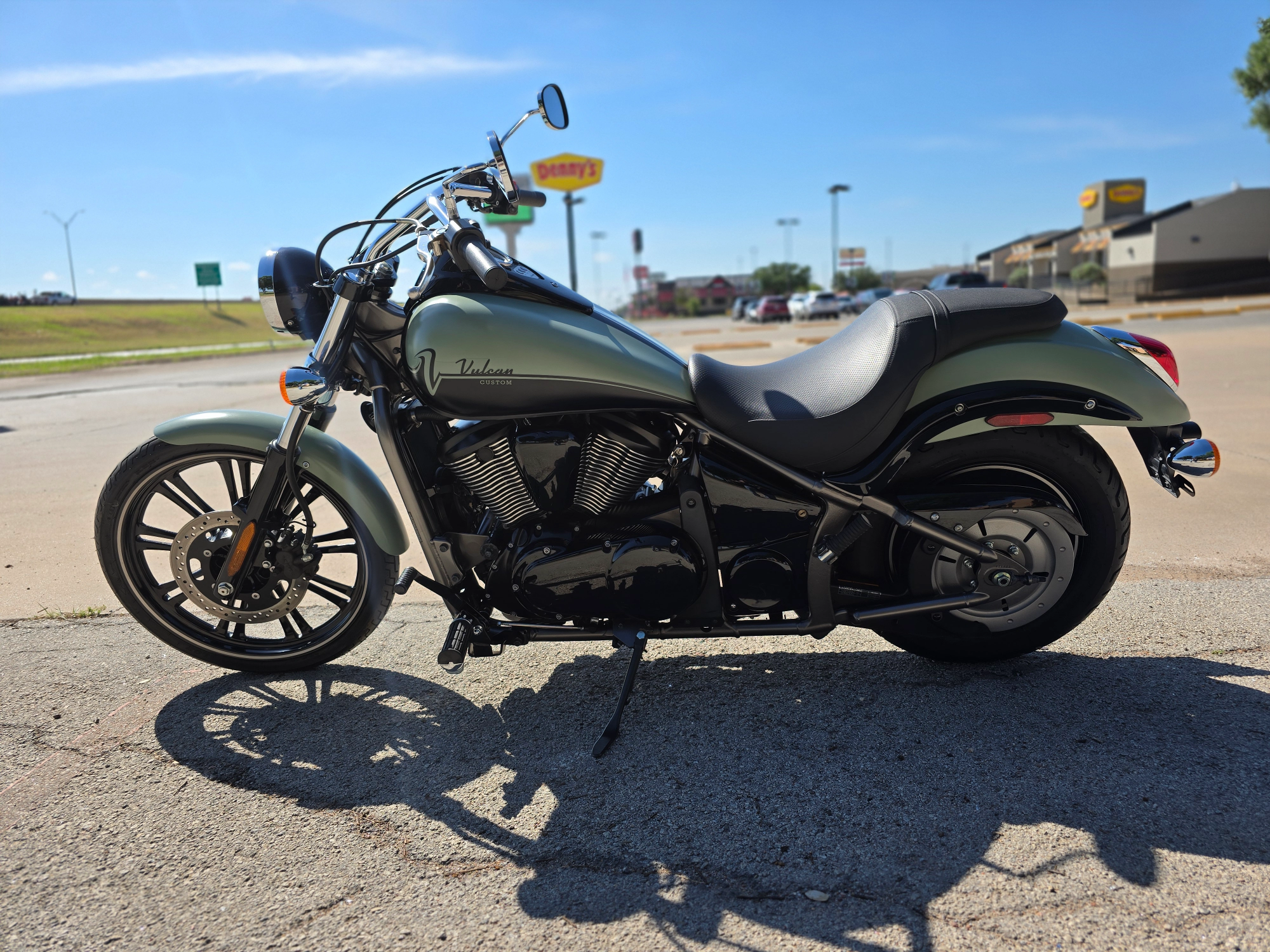 2023 Kawasaki Vulcan® 900 Custom