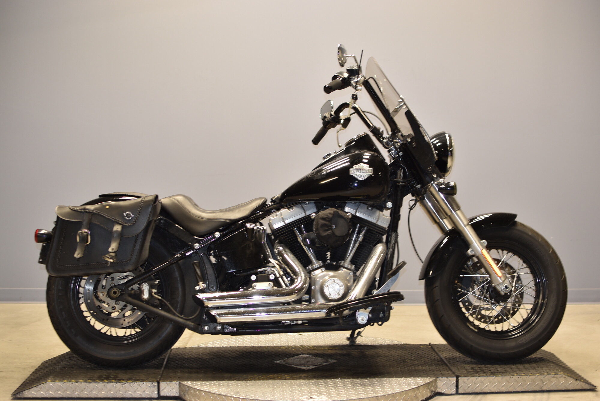2013 Harley-Davidson® Heritage Softail® Classic Black | Summit