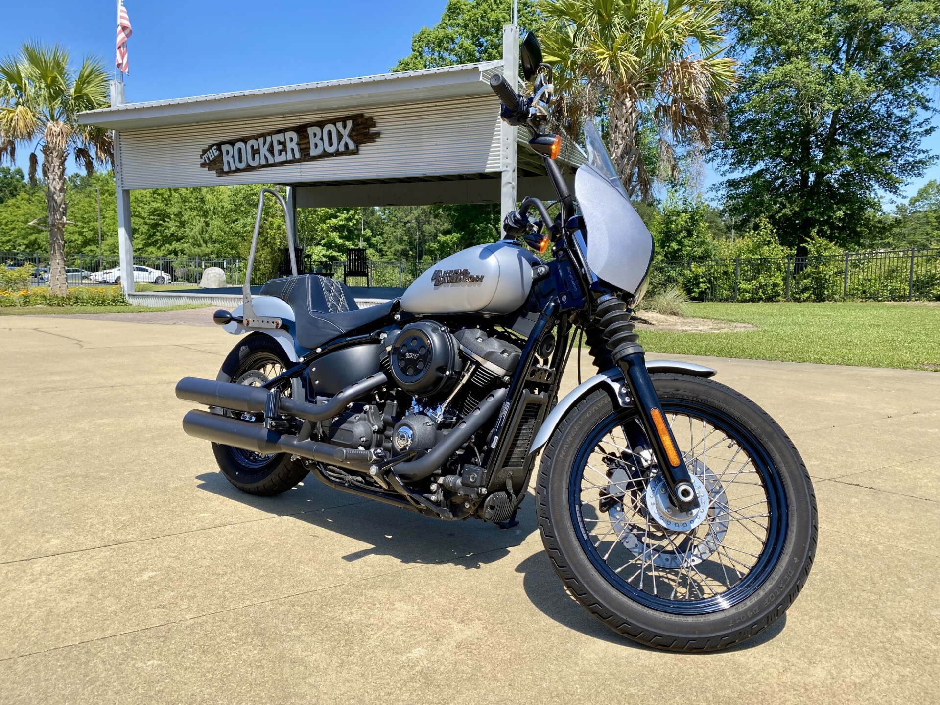 2020 Harley-Davidson Street Bob Barracuda Silver Denim