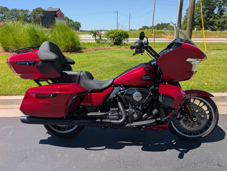 2026 Harley-Davidson® Road Glide Limited Brilliant Red Black Trim