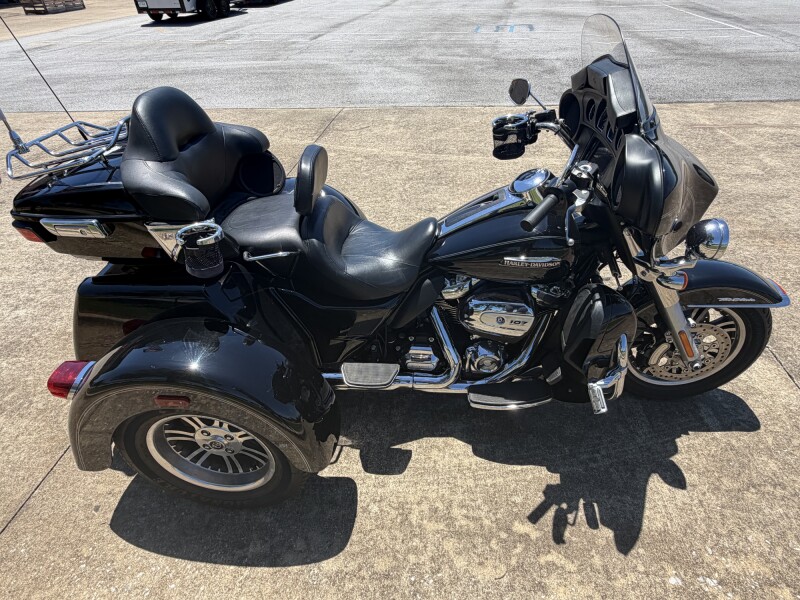 2017 Harley-Davidson® Tri Glide® Ultra | Pre-Owned Harley-Davidson® Trike