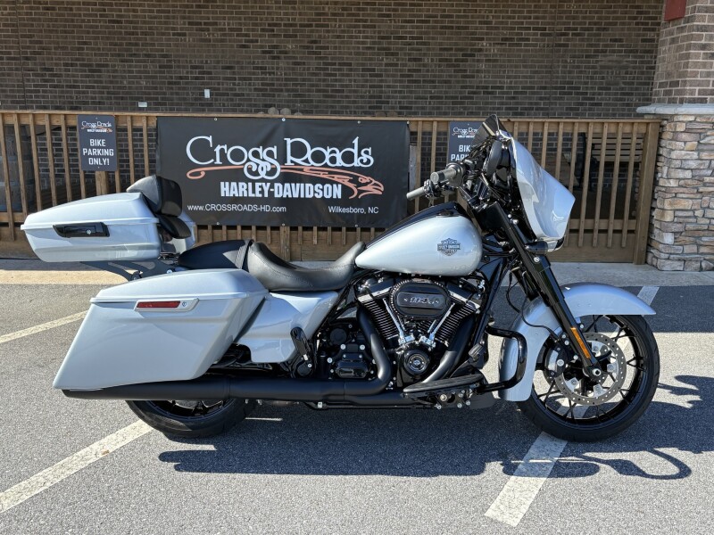 2023 Street Glide Special Atlas Silver Black trim