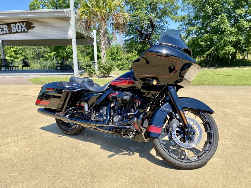 2021 Harley-Davidson CVO Road Glide Black Hole