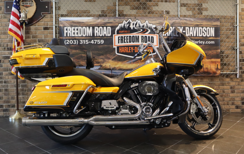2022 CVO™ Road Glide® Limited (FLTRKSE)