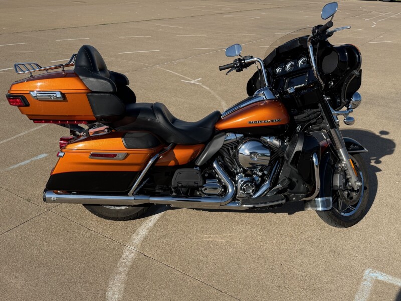 2016 Harley-Davidson® Ultra Limited Low Two-Tone Amber Whiskey/Vivid Black