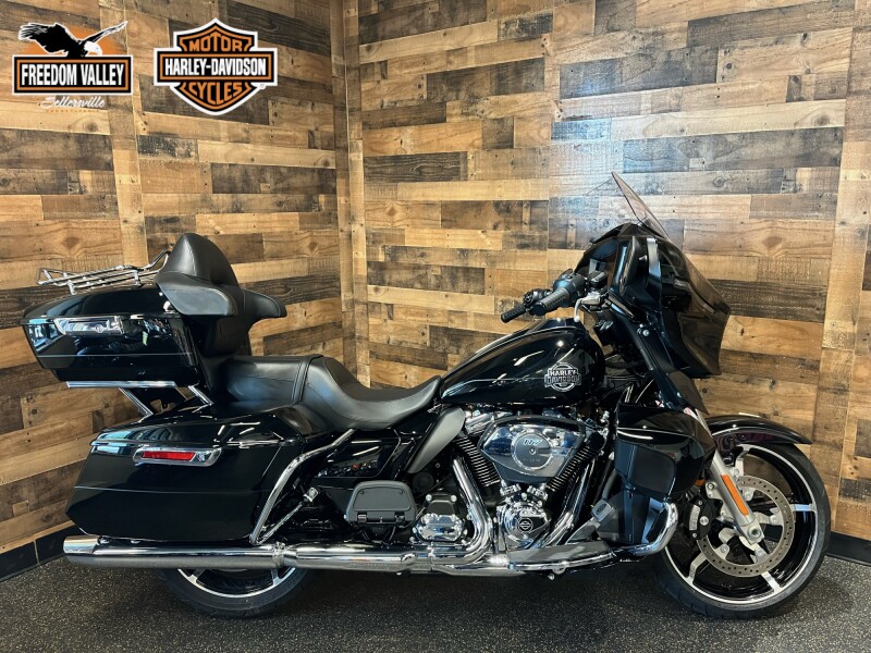 2025 Harley-Davidson® Street Glide® Ultra Vivid Black FLHXU