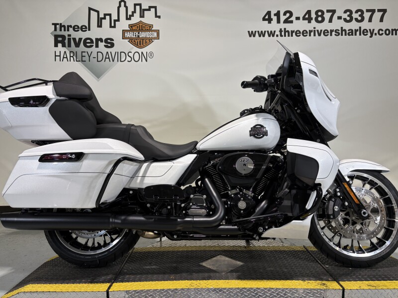 2026 Harley-Davidson® Street Glide Limited White Onyx Pearl Black Trim