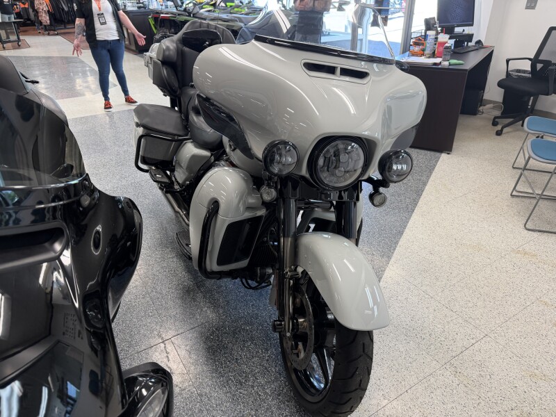 2020 Harley-Davidson® CVO™ Limited Sand Dune