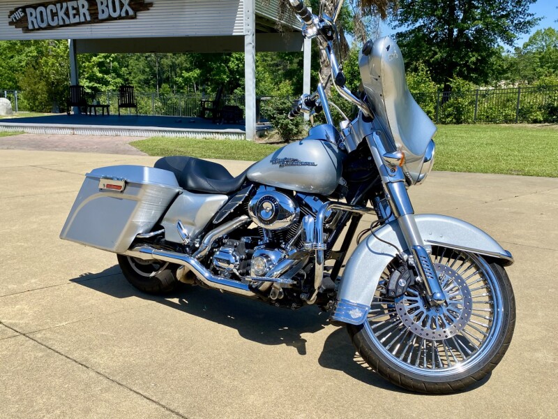 2010 Harley-Davidson Street Glide Brilliant Silver