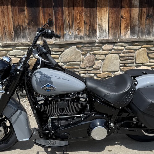 2026 Harley-Davidson® Heritage Classic Dark Billiard Gray Black Solo Cast Wheels thumb 3