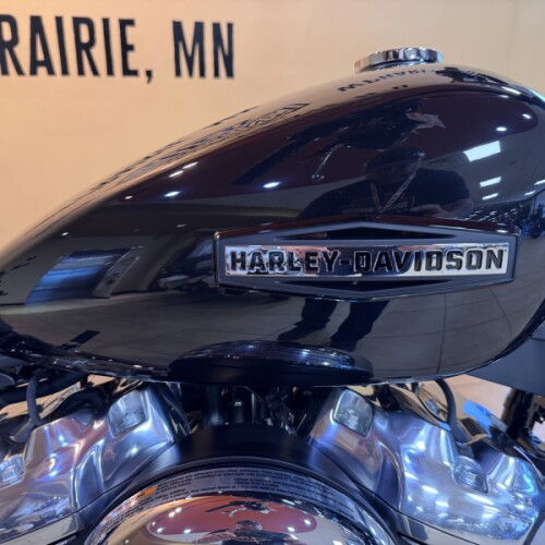 2026 Harley-Davidson® Street Bob® Vivid Black Chrome Laced Wheels thumb 3
