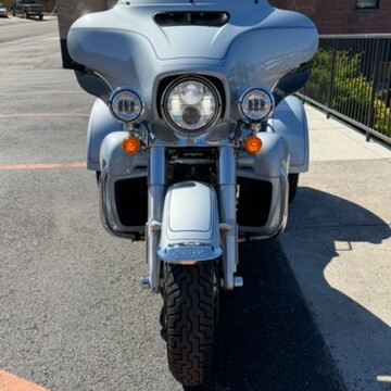 2023 Harley-Davidson® Tri Glide® Ultra FLHTCUTG thumb 0