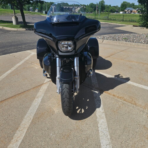 2026 Harley-Davidson® Street Glide 3 Limited Vivid Black Chrome Trim thumb 2