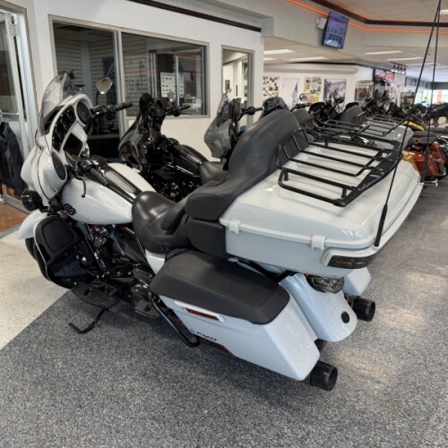 2020 Harley-Davidson® CVO™ Limited Sand Dune thumb 2