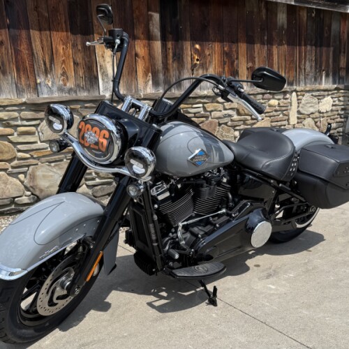 2026 Harley-Davidson® Heritage Classic Dark Billiard Gray Black Solo Cast Wheels thumb 2