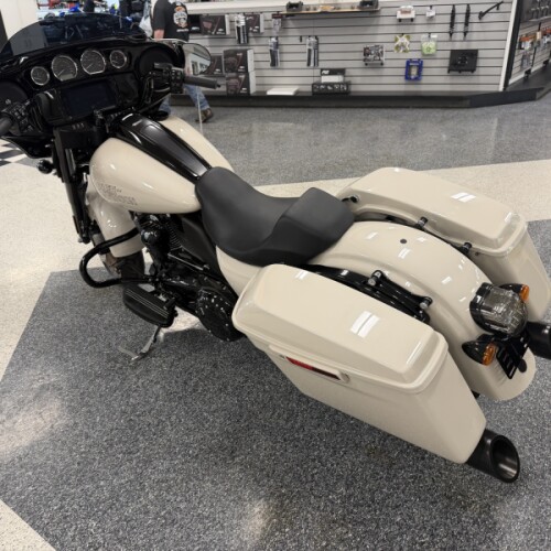 2023 Harley-Davidson® Street Glide® ST White Sand Pearl thumb 2