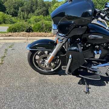 2019 Harley-Davidson® Electra Glide® Ultra Classic® Vivid Black thumb 2